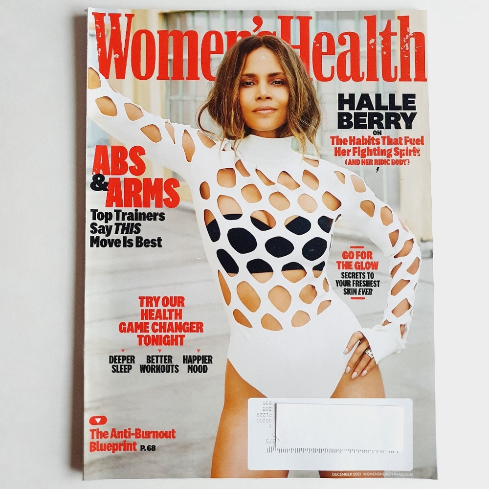 Women's Health Magazine December, 2021 - Halle Berry Abs & Arms Workout